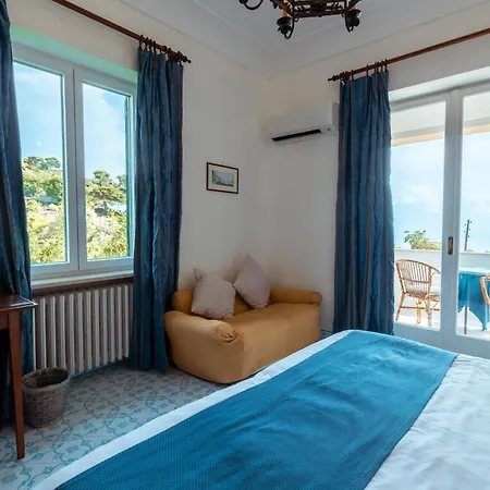 サラ ホテル カプリ