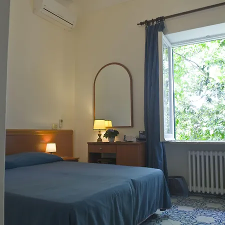 サラ ホテル カプリ