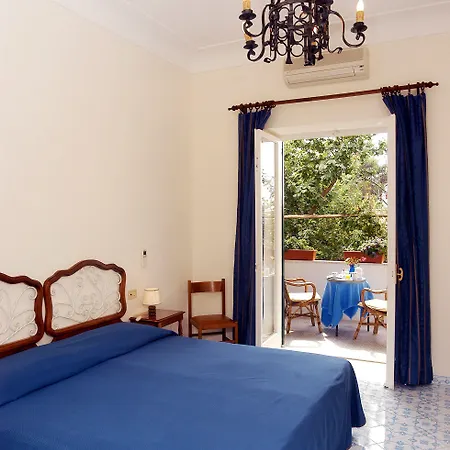 Sarah Hotel 4*