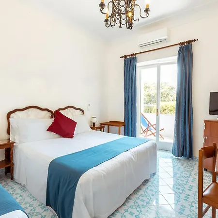 Sarah 4* Capri