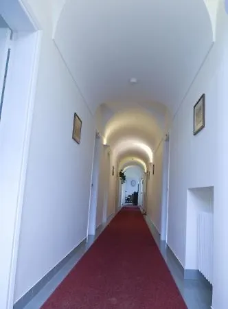 Sarah Hotel 4*