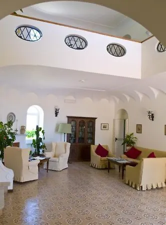 Sarah Hotel 4*