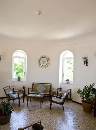 Sarah Hotel 4*