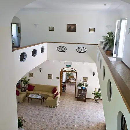 Sarah Hotel