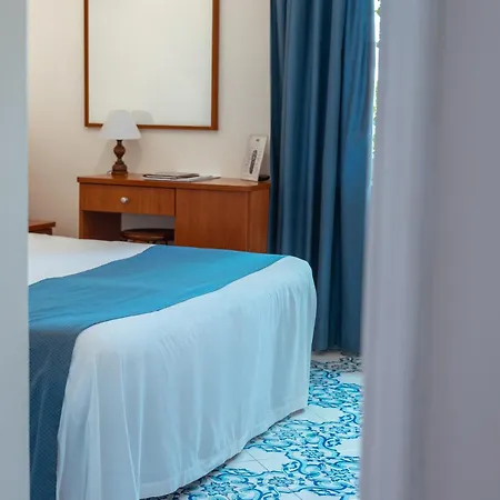 Sarah Hotel