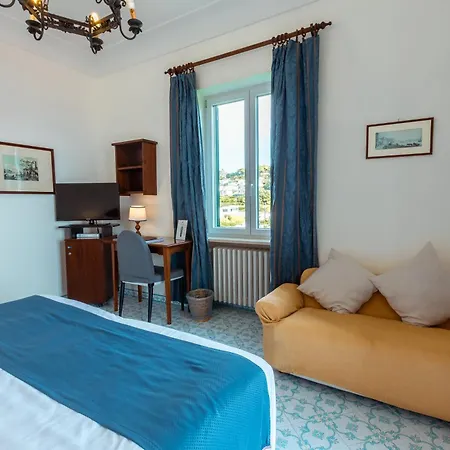 Sarah 4* Capri
