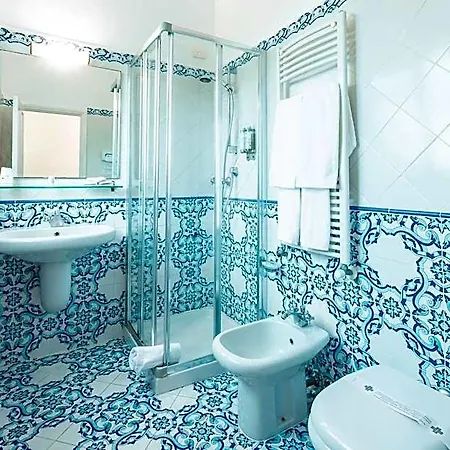 Hotel Sarah 4*