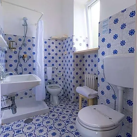 Sarah Hotel 4*