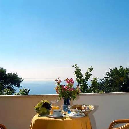 Sarah 4* Capri
