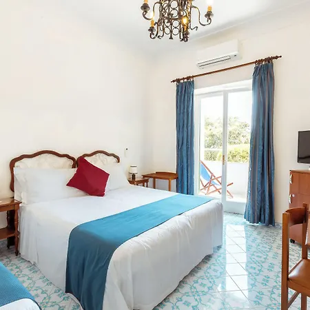 Sarah 4* Capri