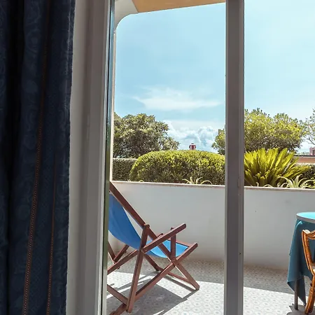 Sarah Hotel 4*