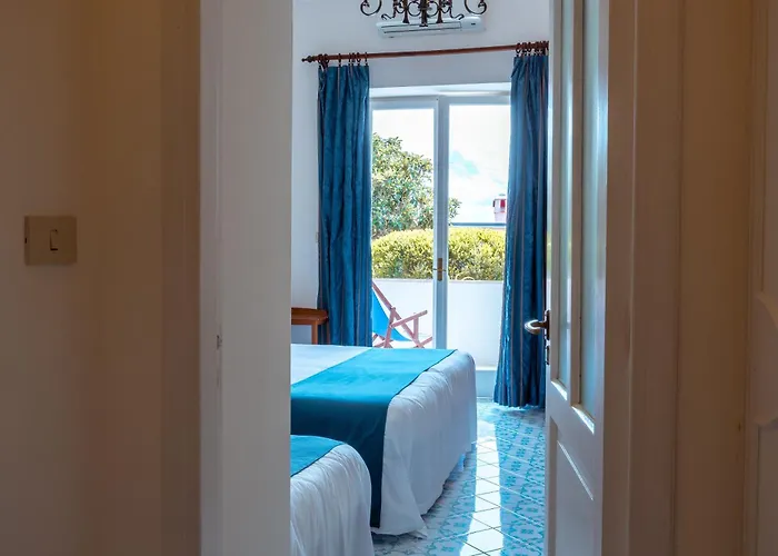 Отель Sarah Капри