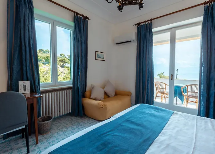 Sarah Отель Капри