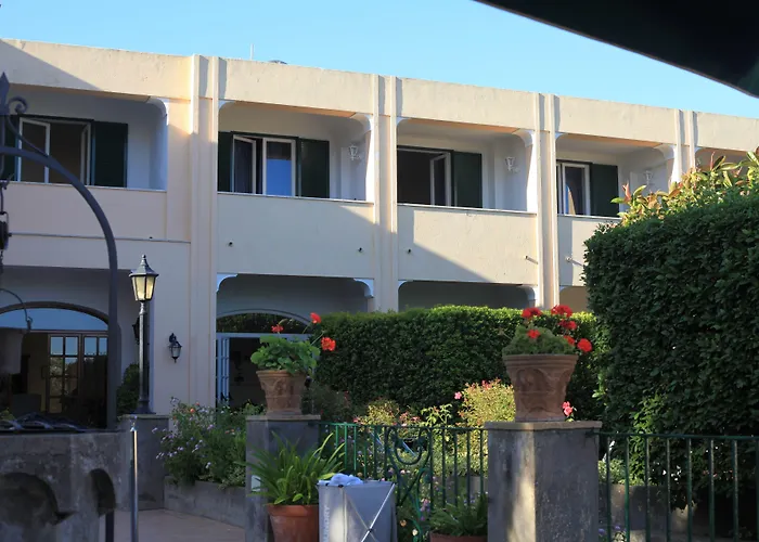 Sarah Отель Капри