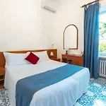 Sarah 4*