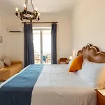 Sarah 4*