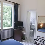 Sarah 4*
