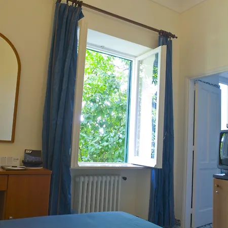 Sarah Hotel 4*