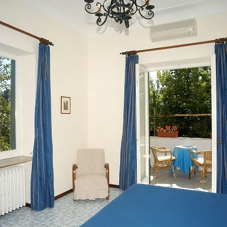Sarah 4* Capri