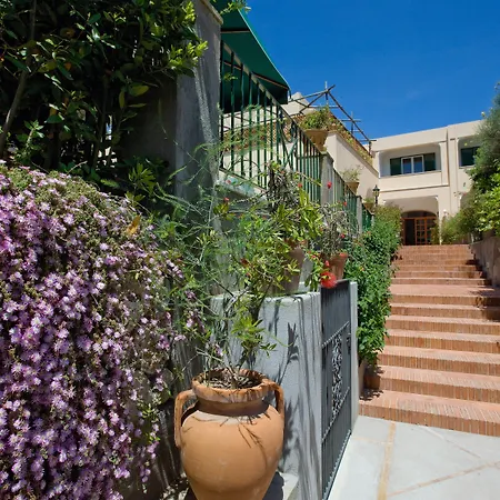 Sarah Hotel 4*
